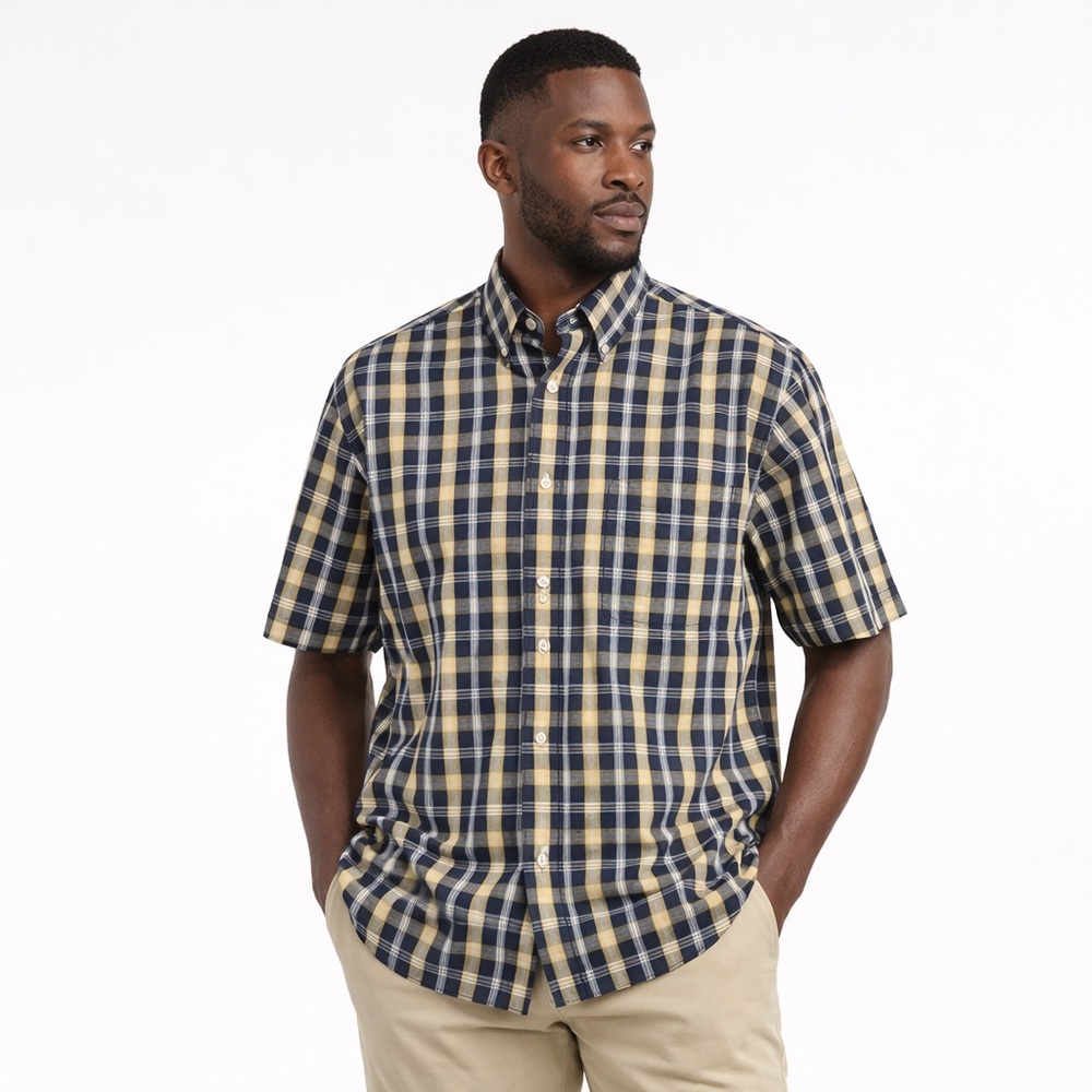Van Heusen Plaid Wrinkle Free Short Sleeve Button Down Shirt Men’s M